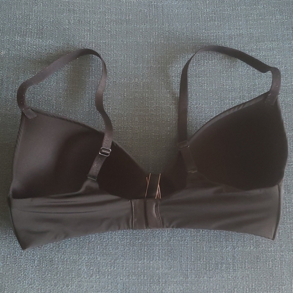 Victoria's secret wireless bra EUC - Picture 2 of 4